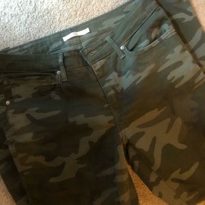 Camo levi jeans 30x26